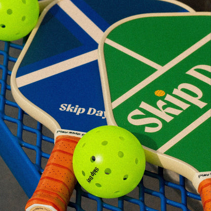Pickleball Set (2 paddles, 4 pickleballs)